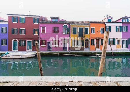 Burano, Venedig, Insel, Venetien, Italien, Norditalien, bunte Fischerhäuser, Europa Stockfoto