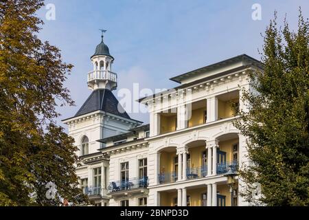 Deutschland, Mecklenburg-Vorpommern, Ostsee, Ostseeküste, Usedom Insel, Heringsdorf, Seebad, Seeschloss, Wilhelminische Villa, Ferienwohnungen, Spa-Architektur Stockfoto