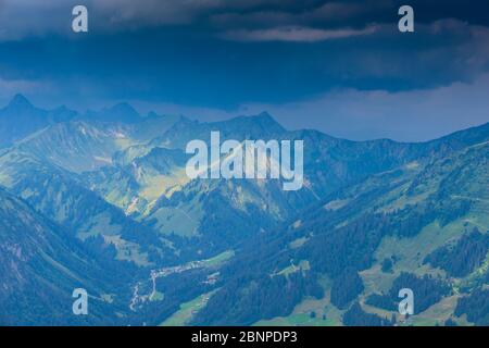 Gewitter sammeln, Allgäuer Alpen, Kleinwalsertal, Vorarlberg, Österreich, Europa Stockfoto