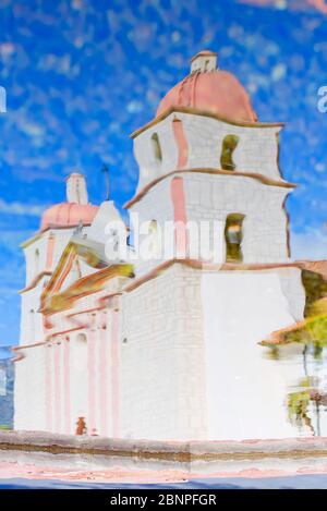 Santa Barbara Mission reflektiert im Wasser, Santa Barbara, Kalifornien, USA Stockfoto