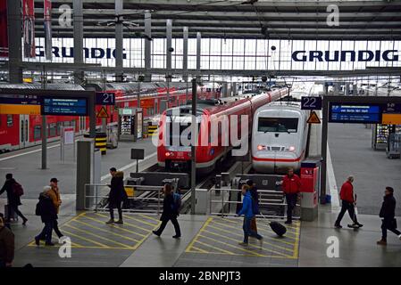 Europa, Deutschland, Bayer, München, Hauptbahnhof, Zugankunft, Nahverkehr und Fernverkehr, Stockfoto