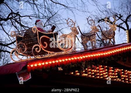 Europa, Deutschland, Hamburg, Harburg, Weihnachtsmarkt vor dem Rathaus, Rentierschlitten, Stockfoto