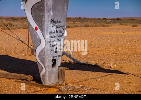 Mutonia Sculpture Park, Alberrie Creek, Oodnadatta Track, Skulpturen und Kunstinstallationen von Robin 'Mutoid' Cooke. Stockfoto