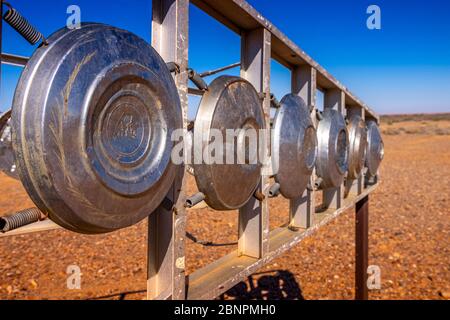 Mutonia Sculpture Park, Alberrie Creek, Oodnadatta Track, Skulpturen und Kunstinstallationen von Robin 'Mutoid' Cooke. Stockfoto