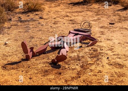 Mutonia Sculpture Park, Alberrie Creek, Oodnadatta Track, Skulpturen und Kunstinstallationen von Robin 'Mutoid' Cooke. Stockfoto