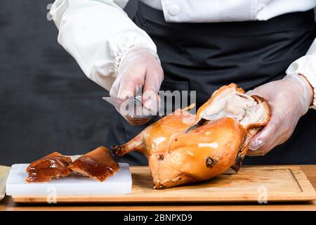 Ein Teller mit köstlicher Peking gebratener Ente Stockfoto