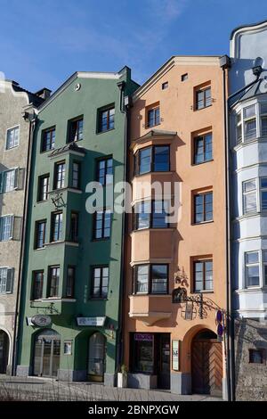 Österreich, Tirol, Innsbruck, Innufer, bunte Häuserzeile, Stadthäuser Stockfoto