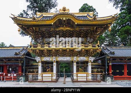 Japan, Honshu, Präfektur Tochigi, Nikko, Toshogu Schrein, Yomeimon Tor Stockfoto