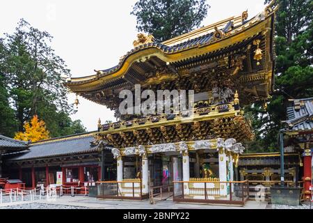 Japan, Honshu, Präfektur Tochigi, Nikko, Toshogu Schrein, Yomeimon Tor Stockfoto