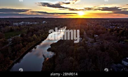 London Ontario Themse River Dam Sonnenuntergang Luftaufnahme Stockfoto