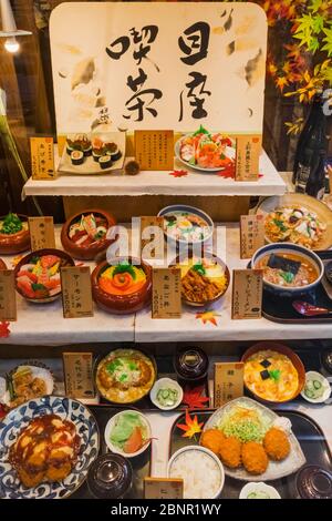 Japan, Honshu, Tokio, Restaurant Window Display of Plastic Food Geschirr Stockfoto