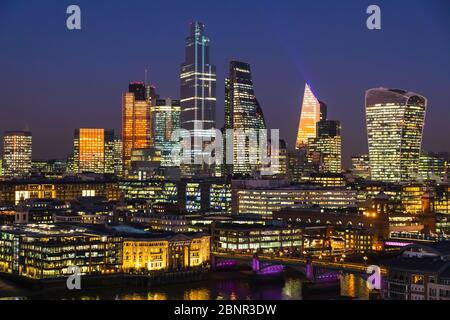 England, London, City of London Skyline mit Modernen Wolkenkratzern Stockfoto