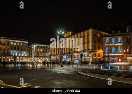 Place de la Comedie in Bordeaux bei Nacht, Frankreich. Stockfoto