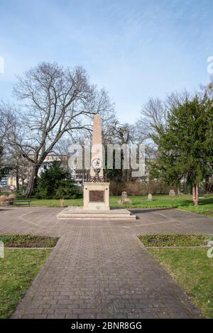 Deutschland, Sachsen-Anhalt, Magdeburg, Ansicht des Friedhofs der gefallenen sowjetischen Soldaten im Nordpark in Magdeburg. Stockfoto