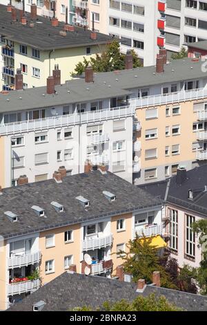EZB Wolkenkratzer und moderne monotone Wohnhäuser, Frankfurt am Main, Hessen, Deutschland, Europa Stockfoto