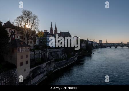Sonnenuntergang am rhein in Basel, Schweiz Stockfoto