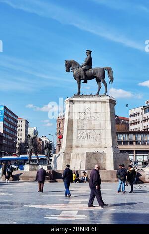 März 2020 - Ankara, Türkei: Atatürk Statue und Denkmal auf Ulus Platz, Ankara, Türkei Stockfoto