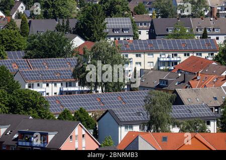 Bottrop, Ruhrgebiet, Nordrhein-Westfalen, Deutschland - Wohngebäude mit Solardächern, Solarsiedlung, Innovationsstadt Ruhr, Modellstadt Bottrop Stockfoto