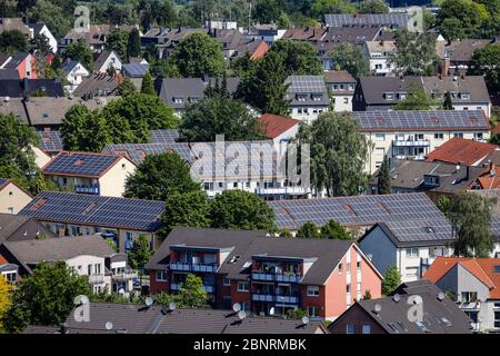 Bottrop, Ruhrgebiet, Nordrhein-Westfalen, Deutschland - Wohngebäude mit Solardächern, Solarsiedlung, Innovationsstadt Ruhr, Modellstadt Bottrop Stockfoto