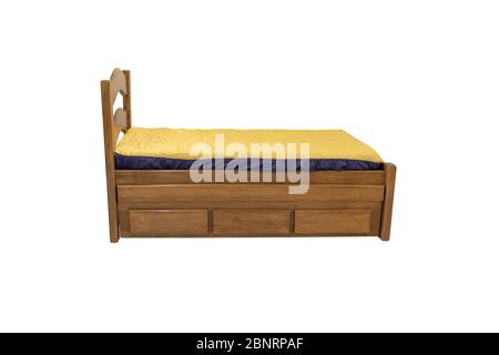Holz- Doppelbett auf weißem Hintergrund Stockfoto