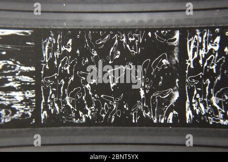 Feine 70er Jahre Vintage Kontakt Print schwarz-weiß extreme Fotografie eines abstrakten Stockfoto