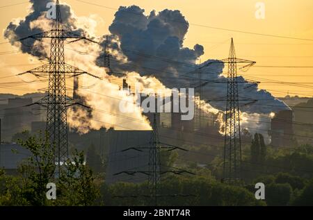 Blick über den Norden Essens, Richtung Bottrop, RWE Power AG Karnap Müllverbringungsanlage, Prosper Kokerei, ArcelorMittal, in Bottrop, NRW, Deutschland Stockfoto