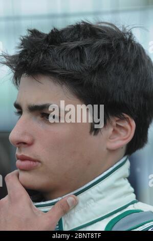 Carlos Sainz während seiner Kart-Karriere hat der spanische Rennfahrer kürzlich für Ferrari für die Saison 2021 und darüber hinaus unterschrieben und Sebastian Vettel ersetzt. Er ist der Sohn des Doppelweltmeisters Carlos Sainz. Stockfoto