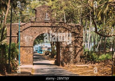 Old Goa, Indien. Der alte Vizekönig-Bogen in Old Goa wurde 1597 im Gedenken an Vasco Da Gama erbaut. Berühmtes Tor Wahrzeichen Und Historisches Erbe. Stockfoto