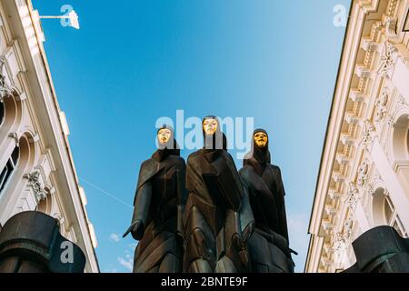 Vilnius, Litauen, Osteuropa - 7. Juli 2016: Skulptur Von Drei Musen An Der Fassade Des Litauischen Nationalen Schauspieltheatergebäudes, Haupteingang Stockfoto