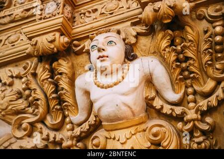 Old Goa, Indien - 19. Februar 2020: Hauptaltar In Der Basilika Bom Jesus. Einrichtung Aus Nächster Nähe. Römisch-Katholische Basilika Und Ist Teil Der Kirchen Und Conve Stockfoto