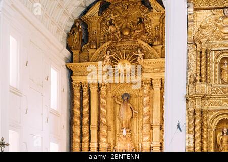 Old Goa, Indien - 19. Februar 2020: Hauptaltar In Der Basilika Bom Jesus. Einrichtung Aus Nächster Nähe. Römisch-Katholische Basilika Und Ist Teil Der Kirchen Und Conve Stockfoto