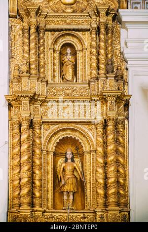 Old Goa, Indien - 19. Februar 2020: Hauptaltar In Der Basilika Bom Jesus. Einrichtung Aus Nächster Nähe. Römisch-Katholische Basilika Und Ist Teil Der Kirchen Und Conve Stockfoto