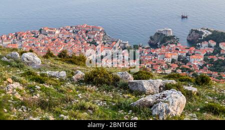 Blick auf die Altstadt von Dubrovniks einen Abend vor Sonnenuntergang im Mai 2017. Stockfoto