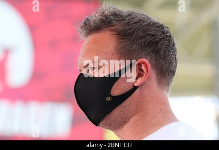 16. Mai 2020, Sachsen, Leipzig: Fußball: Bundesliga, 26. Spieltag, RB Leipzig - SC Freiburg in der Red Bull Arena Leipzig. Leipzig-Coach Julian Nagelsmann mit Maske im Sky-Interview. Foto: Jan Woitas/dpa-Zentralbild/dpa - WICHTIGER HINWEIS: Gemäß den Bestimmungen der DFL Deutsche Fußball Liga und des DFB Deutscher Fußball-Bund ist es verboten, im Stadion und/oder aus dem Spiel fotografierte Bilder in Form von Sequenzbildern und/oder videoähnlichen Fotoserien zu nutzen oder ausgenutzt zu haben. Stockfoto