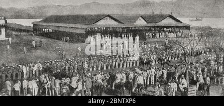 Guerra hispano-estadounidense o Guerra de Cuba. Conflicto bélico entre España y Estados Unidos en 1898, resultado de la intervención estadounidense en la guerra de independencia cubana. Kuba. Santiago de Cuba. Revista de tropas procedentes del interior de la isla. Fotograf. La Ilustración Española y Americana,8 de julio de 1898. Stockfoto