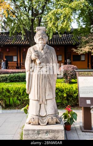 Marmorstatue von Zai Yu, einem Schüler des Konfuzius, im Tempel des Fuzimiao (Konfuzius-Tempel) in Nanjing, China. Stockfoto