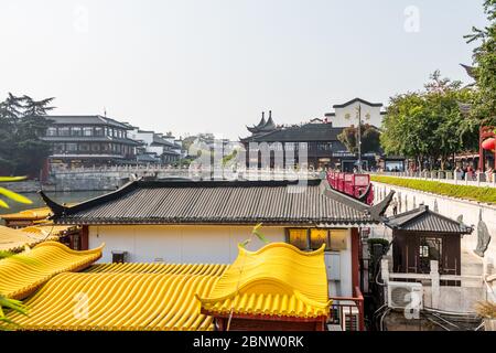 Blick von der Wende Bridge, chinesischen traditionellen Gebäuden in der Nähe des Konfuzius-Tempel landschaftlich schönen Gegend am Qinhuai Fluss, Nanjing, China Stockfoto