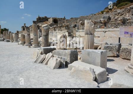Die Ruinen der antiken Stadt Ephesus in der Türkei. Frühchristliche Basilika. Stockfoto