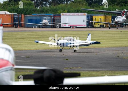 North Weald Essex, Großbritannien. Mai 2020. Allgemeine Luftfahrt (Privat- und Freizeitflüge) Lebenslauf in England, North Weald Airfield wieder eröffnet nach der Sperrung für Zivil-und Privatflüge unter strengen sozialen Distanzierungsrichtlinien Zenair CH-601XL Zodiac Credit: Ian Davidson/Alamy Live News Stockfoto