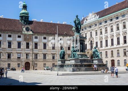 Wien, Österreich - 18. Juni 2018: Blick auf die Statue von Kaiser Franz II. Im Hofburg, Wiener Altstadt Stockfoto