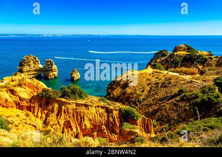 Schöne sandige ciffs entlang der Algarve Küste neer Lagos Stadt, Portugal Stockfoto