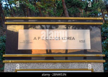 Busan,Südkorea 1/17/2020 Busan Nurimaru APEC House Konferenzraum, in dem das 2. Treffen der Staats- und Regierungschefs am Morgen des 19. November 2005, T, stattfand Stockfoto