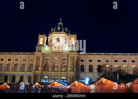 Wiener Michaelerplatz in der Weihnachtsnacht Stockfoto