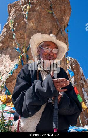 Heilige Steine zwischen Steinen im Tashi Dor Kloster in Namtso See oder Nam tso See in Tibet China. Nam Tso See ist der zweitgrößte See in Tibet, und einer von Stockfoto