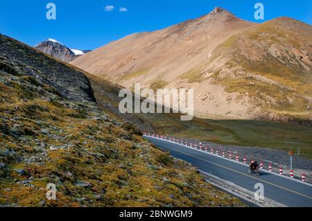 Simi-la Pass, Shigatse Präfektur auf der Freundschaftsstraße Tibet, China. Der Simila Pass oberhalb des Manla Reservoirs Gyantse County in der Tibet Autonome Stockfoto