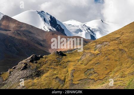 Simi-la Pass, Shigatse Präfektur auf der Freundschaftsstraße Tibet, China. Der Simila Pass oberhalb des Manla Reservoirs Gyantse County in der Tibet Autonome Stockfoto