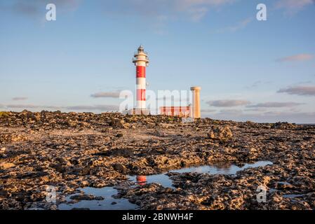 El Toston Leuchtturm im Nordwesten von Fuerteventura, Spanien, Kanarische Inseln. Stockfoto