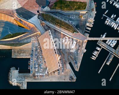 Photovoltaik Pergola, Diagonal Mar, Waterfront, Luftaufnahme Barcelona Katalonien Spanien. Das Gesamtdesign wurde von Jose Antonio Martinez Lapena ausgeführt Stockfoto
