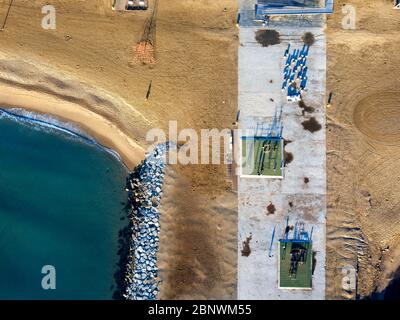 Espigo del Gas und Somorrostro Strand und Barceloneta Strand Luftaufnahme Barcelona Katalonien Spanien Espigó del Gas (Espigó de Ginebra) der Wellenbrecher von Stockfoto