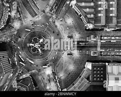 Venezianische Türme auf dem Platz von Spanien oder der Plaza de España Luftaufnahme Barcelona Katalonien Spanien die venezianischen Türme sind der beliebte Name für ein Paar Schlepptau Stockfoto